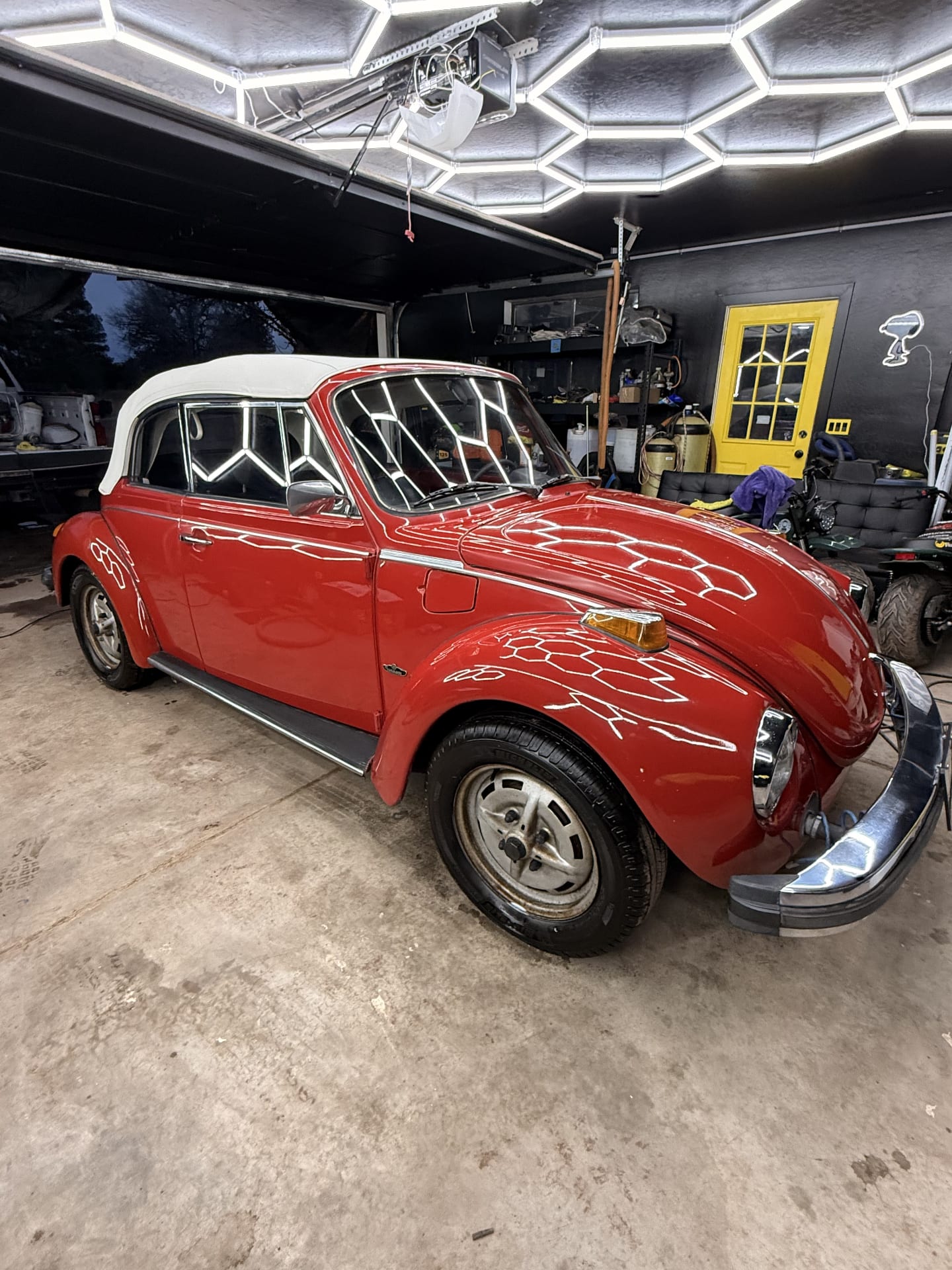 Super Beetle, garage glow